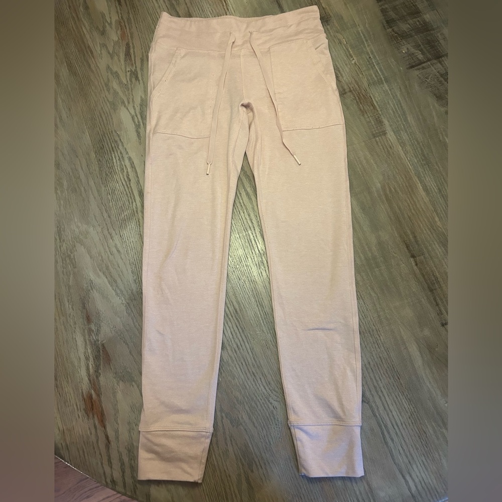 Light pink aerie leggings